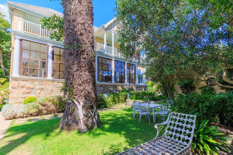 6 Bedroom Property for Sale in Fresnaye Western Cape